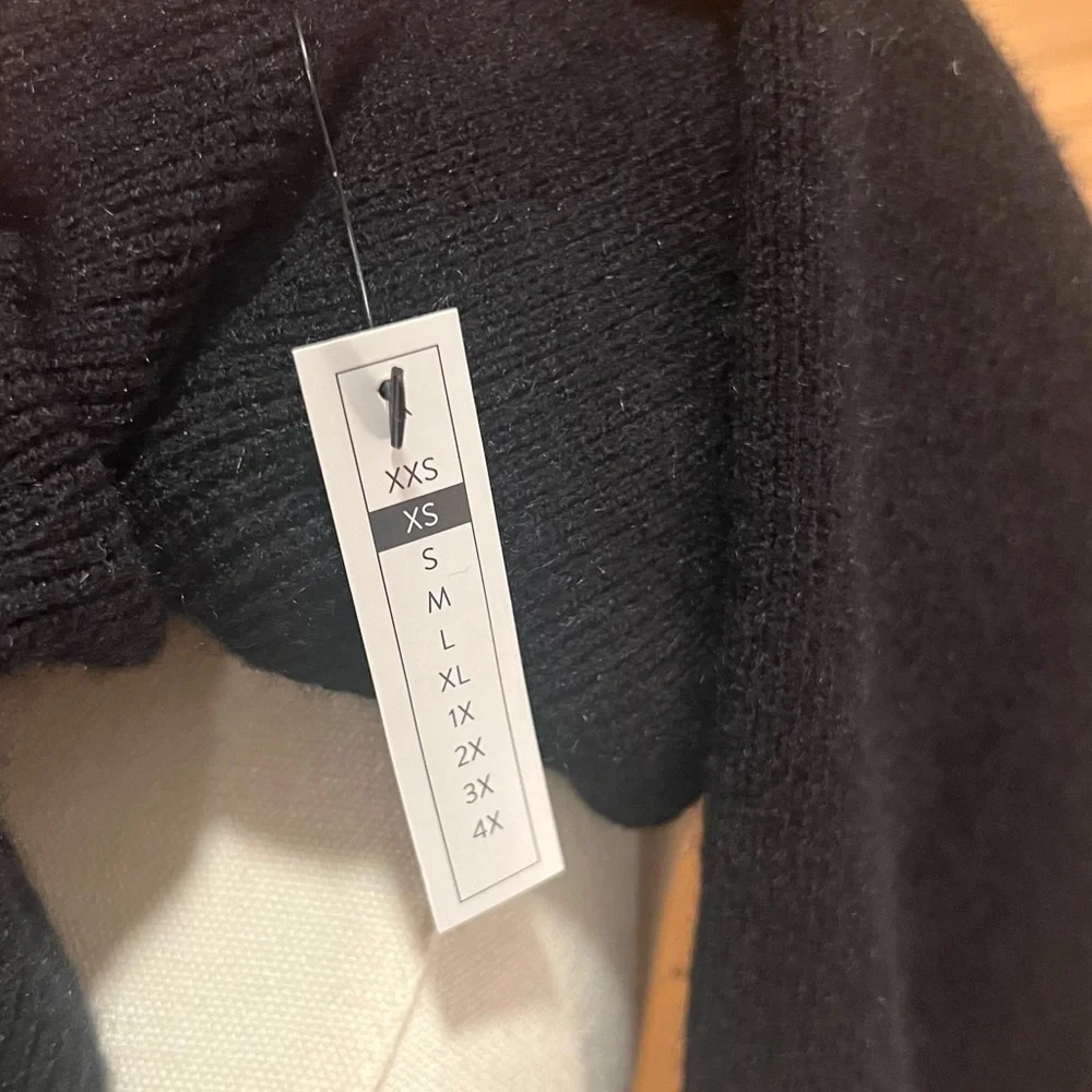 LEITH | LONG SLEEVE PLUNGE V-NECK SWEATER | BLACK | XS | NWT